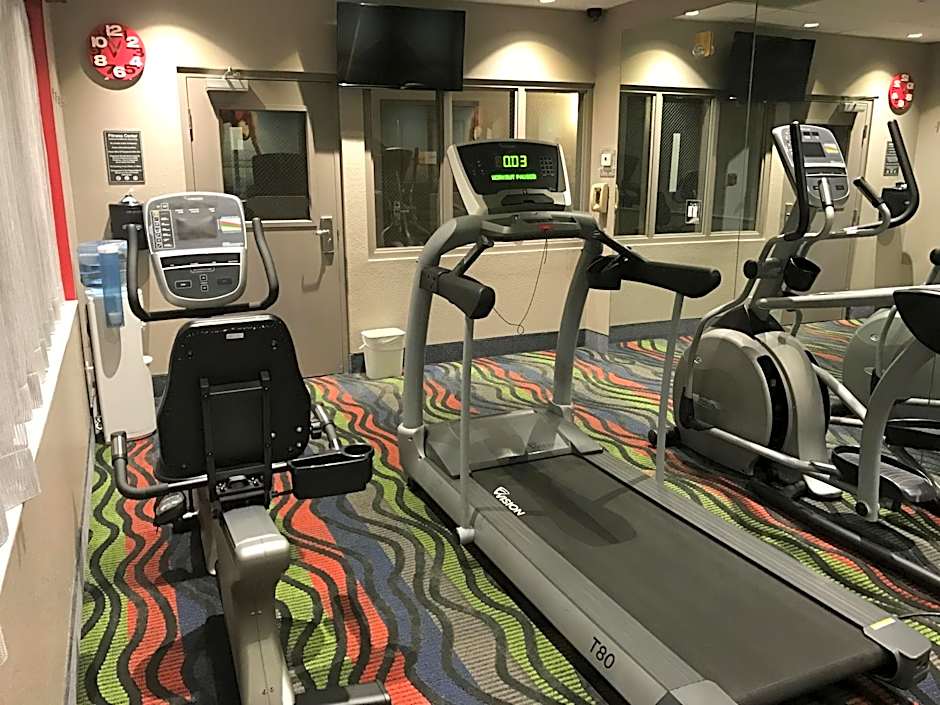 Days Inn & Suites by Wyndham Fort Myers Near JetBlue Park