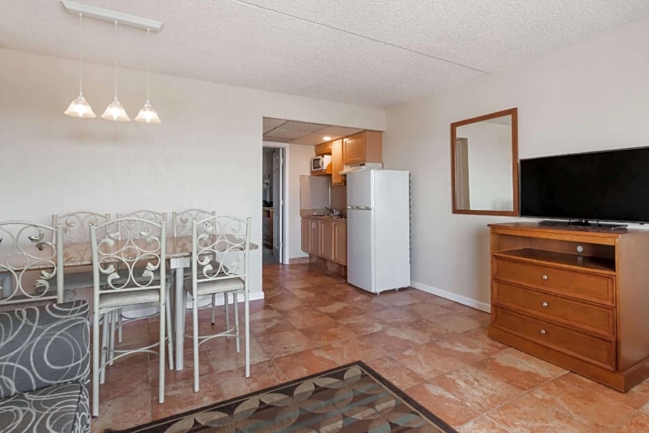 Days Inn & Suites by Wyndham Wildwood