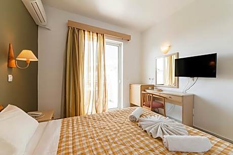 Triple Room with Sea View