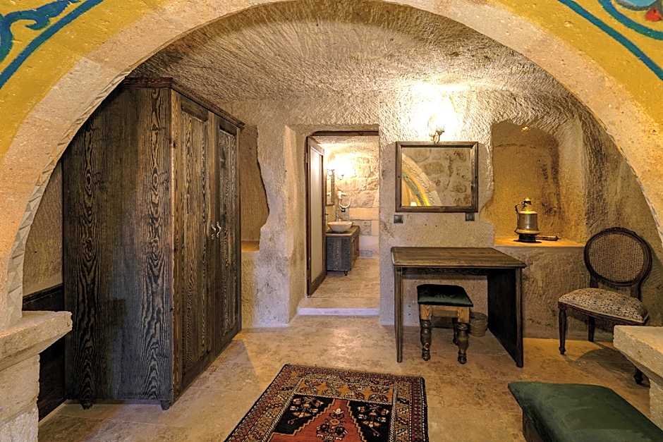 Doctor's Cave Suites