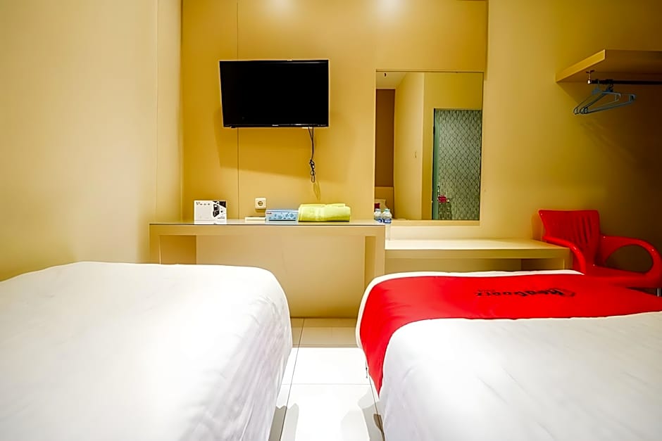 RedDoorz near Pasar Tarapung Siring Banjarmasin