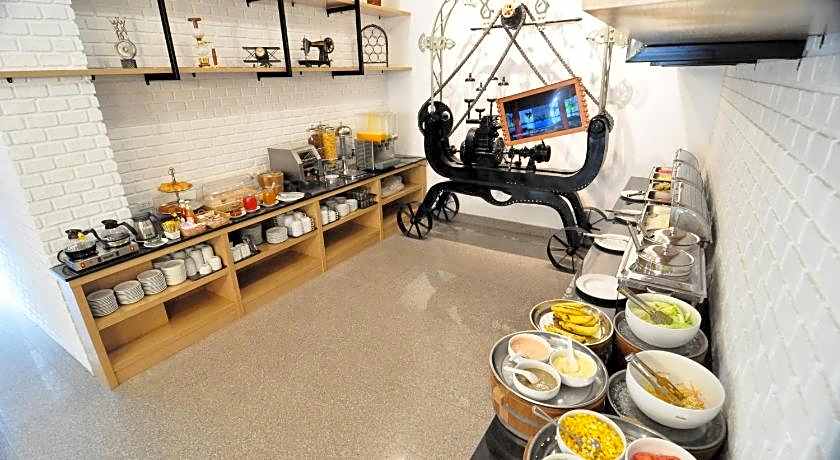 Forty Winks Phuket Hotel