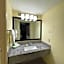 La Quinta Inn & Suites by Wyndham Indianapolis Airport Lynhurst