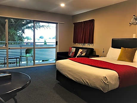 King Studio with Sofa Bed