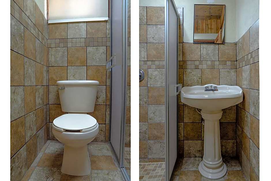 Capital O Hotel Villa Azura