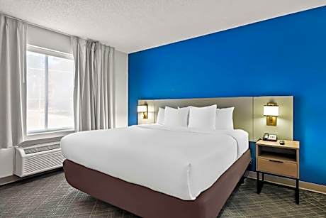 King Suite - Non-Smoking