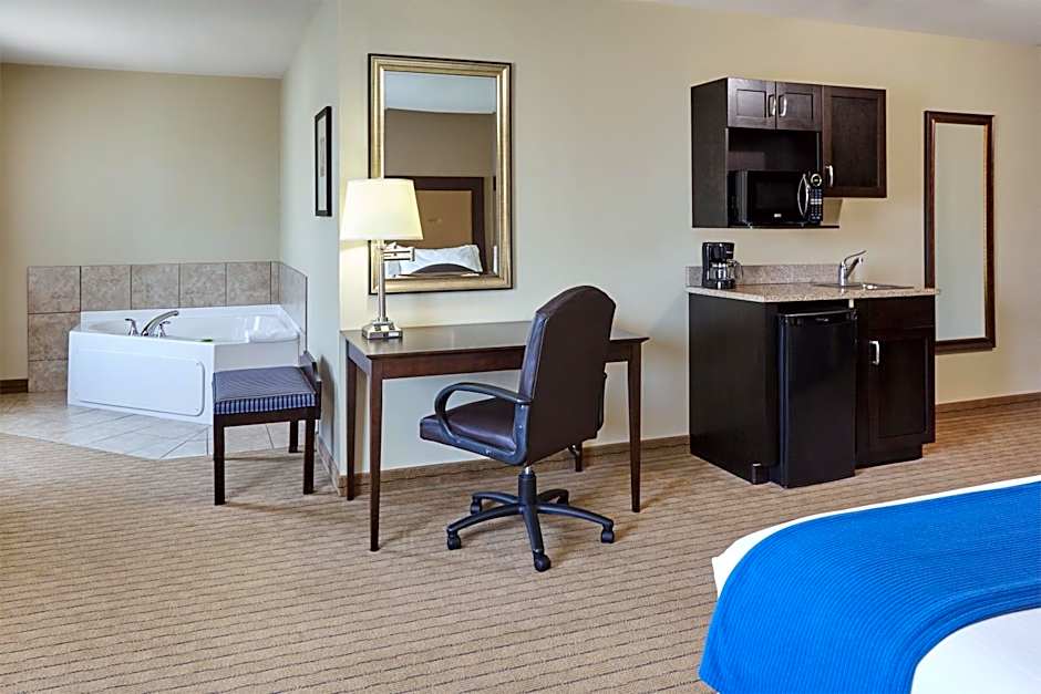Holiday Inn Express & Suites Verona By IHG