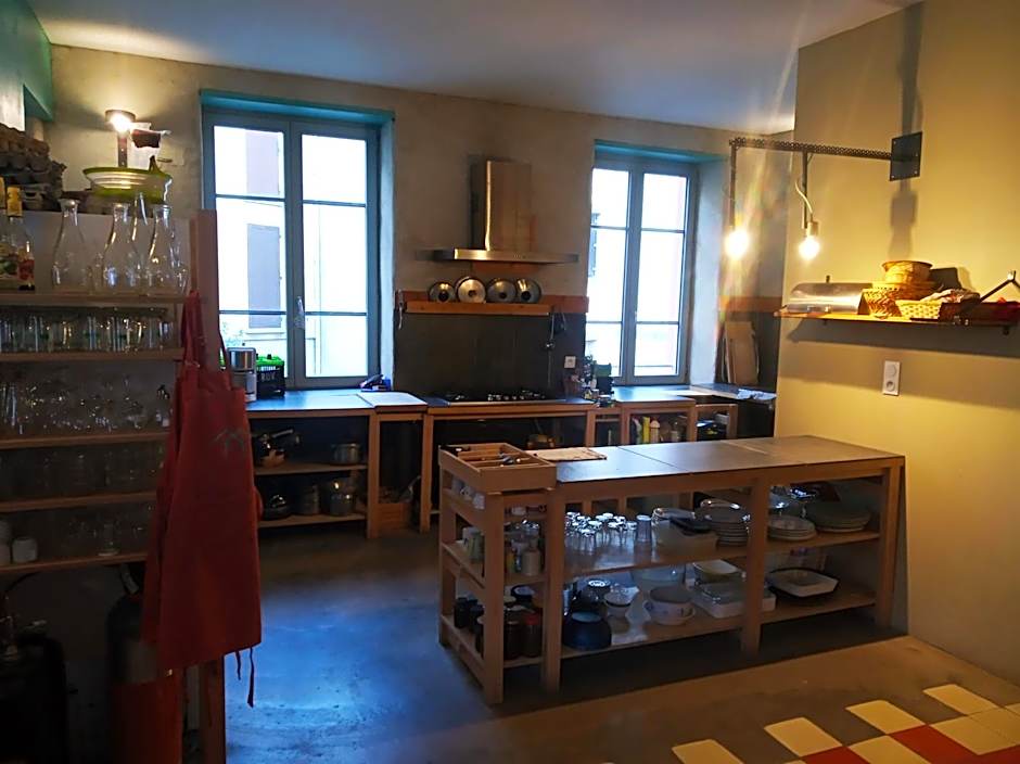 La Maison Rouge - Backpacker Hostel