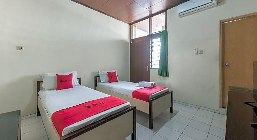 RedDoorz Syariah near Taman Kota Kuningan