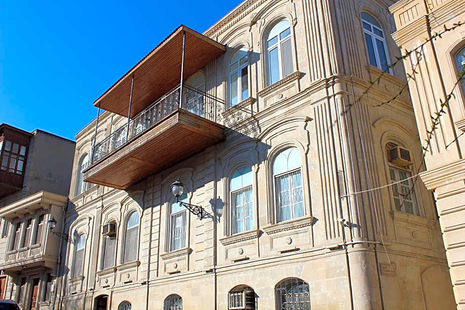 Premier Old Gates Hotel