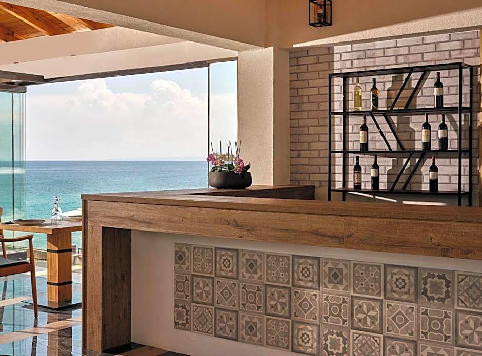 Cavo Orient Beach Hotel & Suites