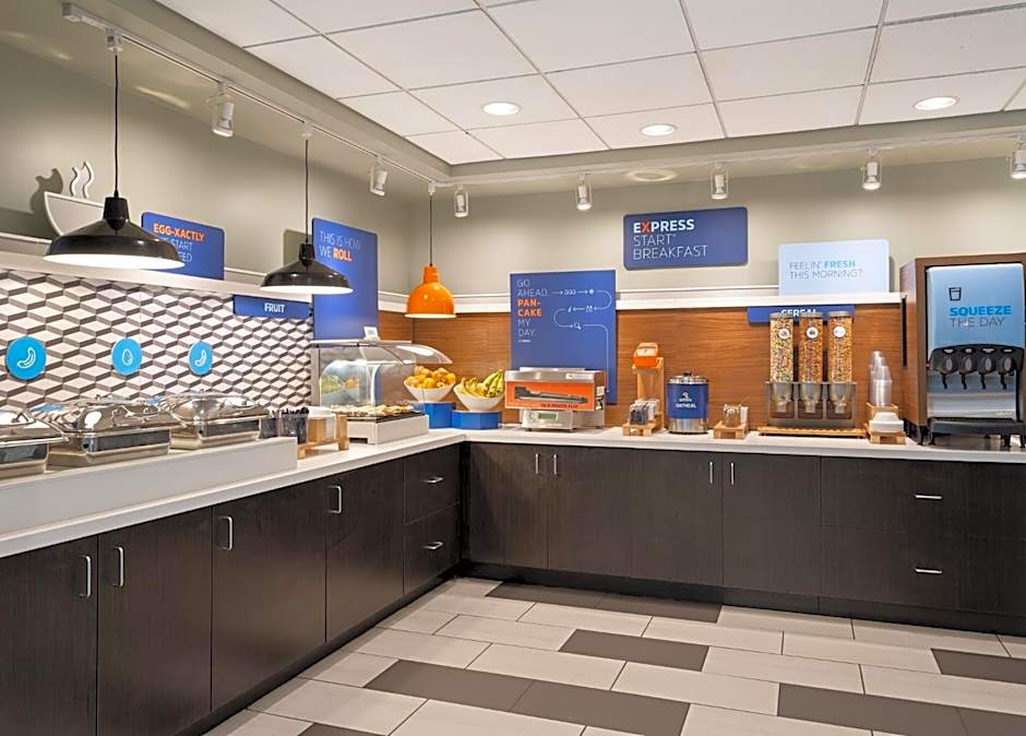 Holiday Inn Express Indianapolis Airport By IHG