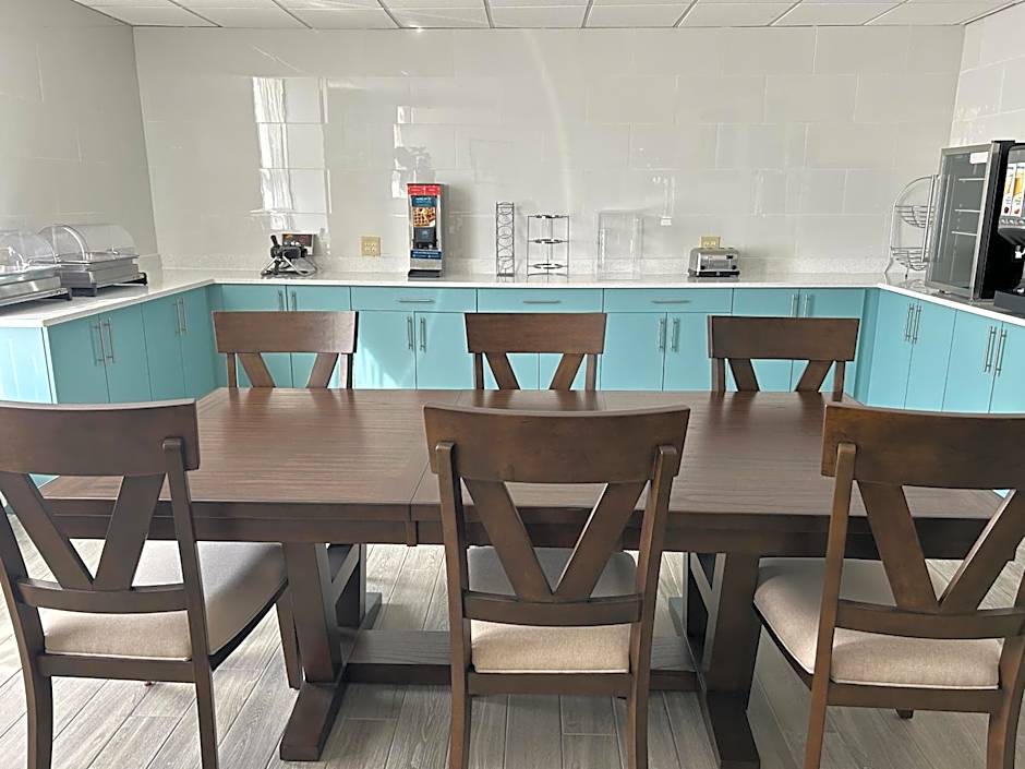 Clarion Inn & Suites Grand Rapids Airport