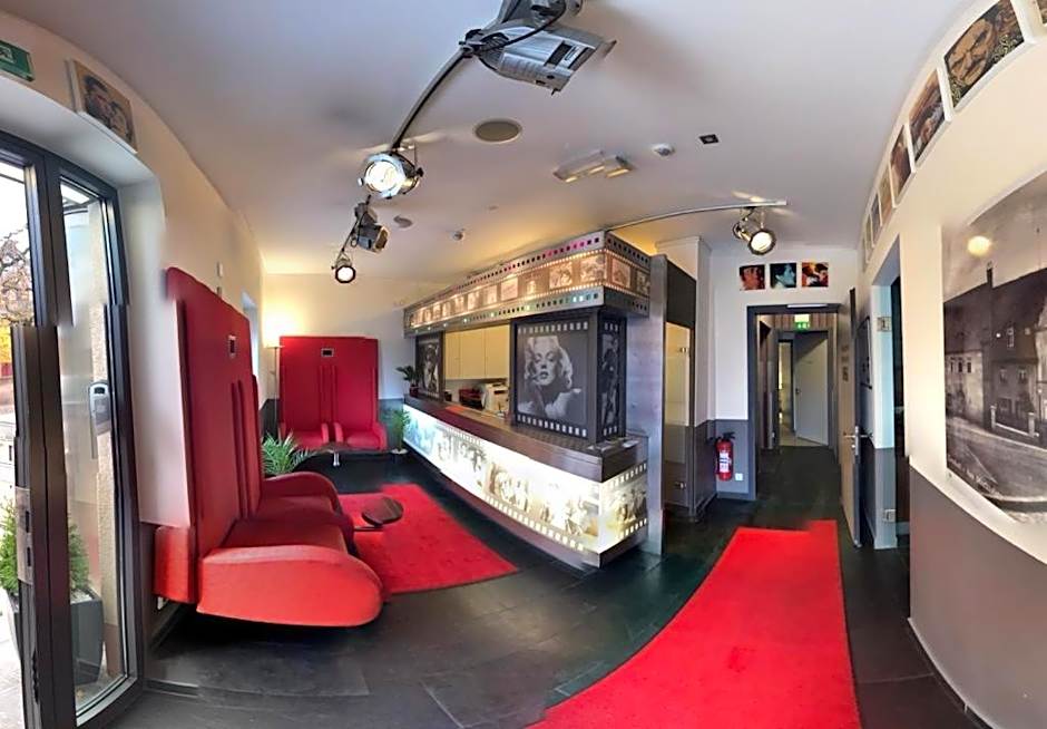 CineHotel Maroni