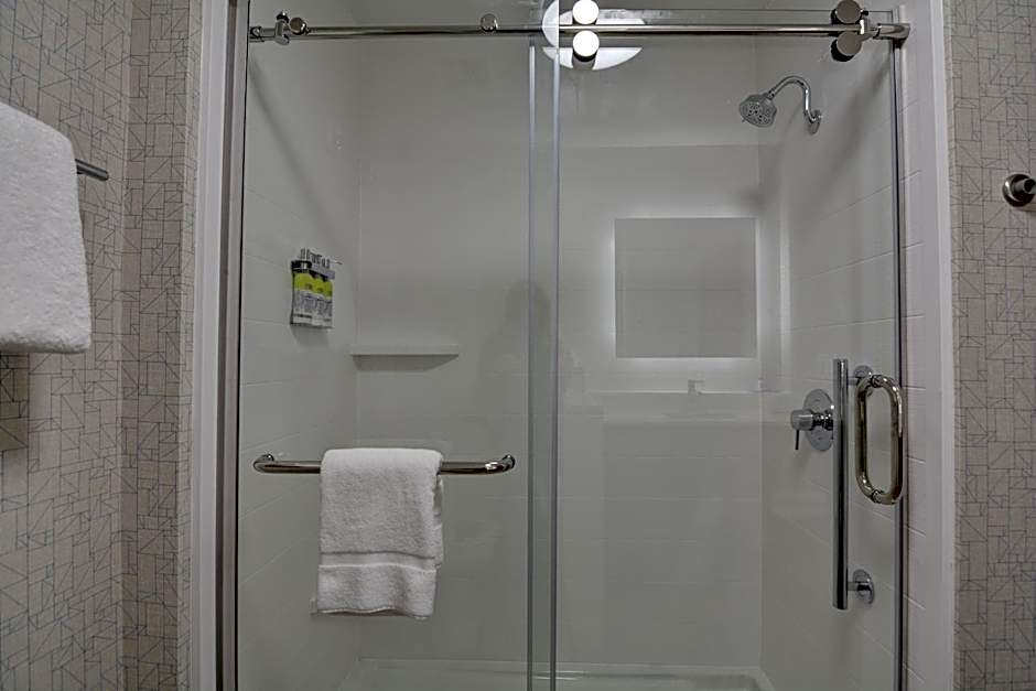 Holiday Inn Express & Suites Greenwood North By IHG