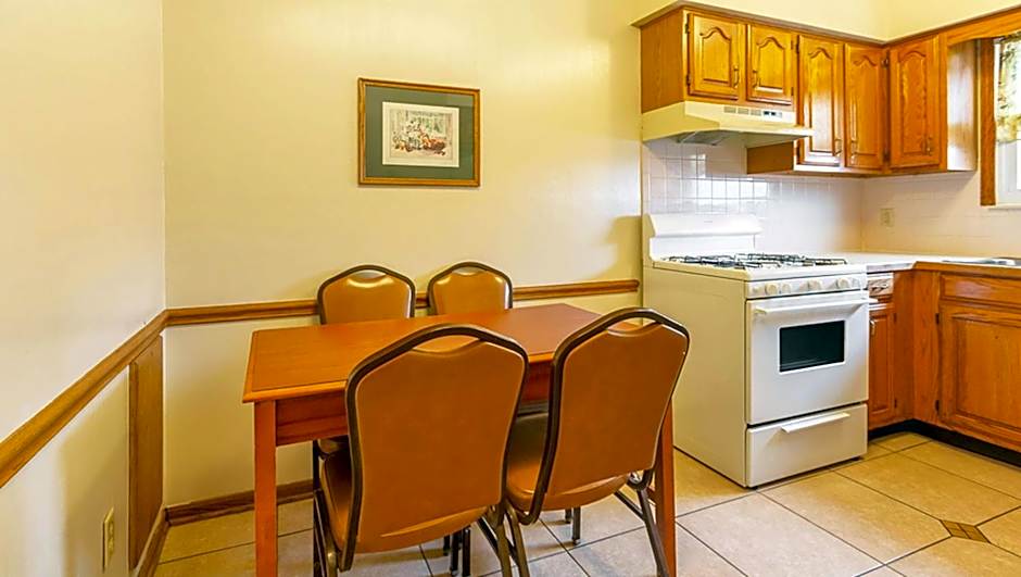 Magnuson Hotel Extended Stay Canton Ohio