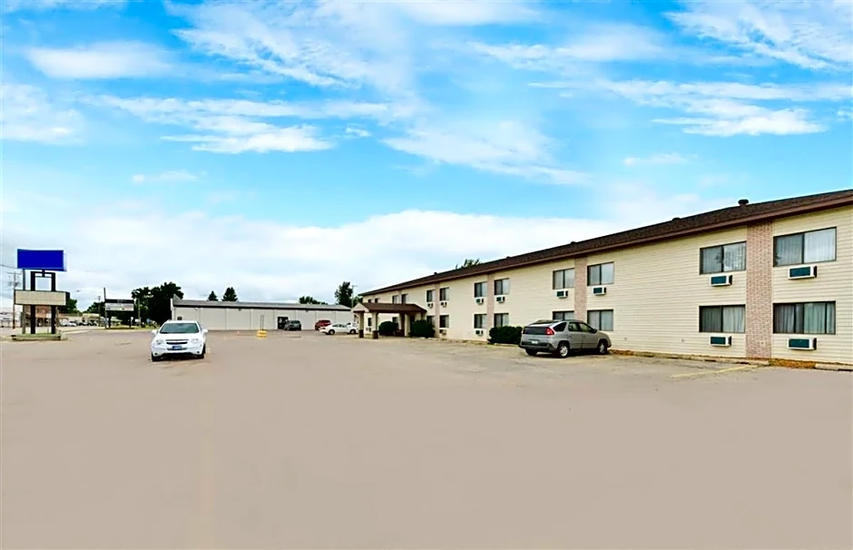 OYO Hotel Pipestone MN, Canterbury Park