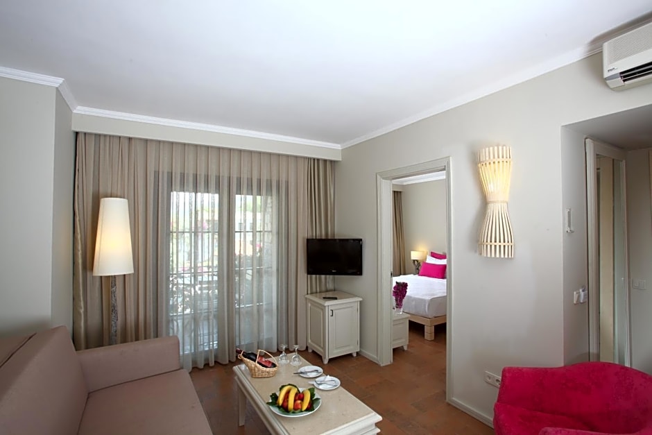Zeytinada Hotel