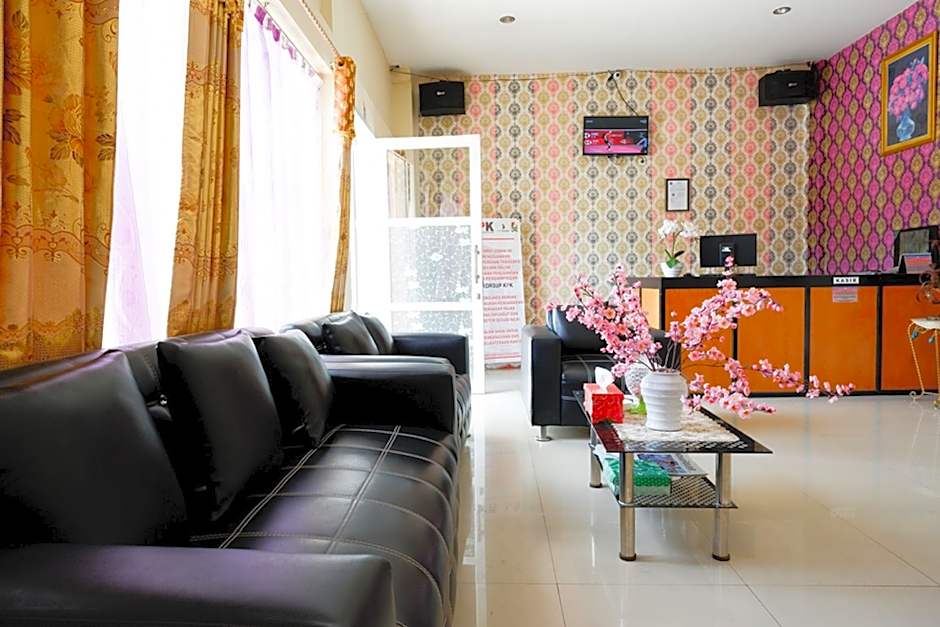 RedDoorz @ Hotel Grand Aulia Majene