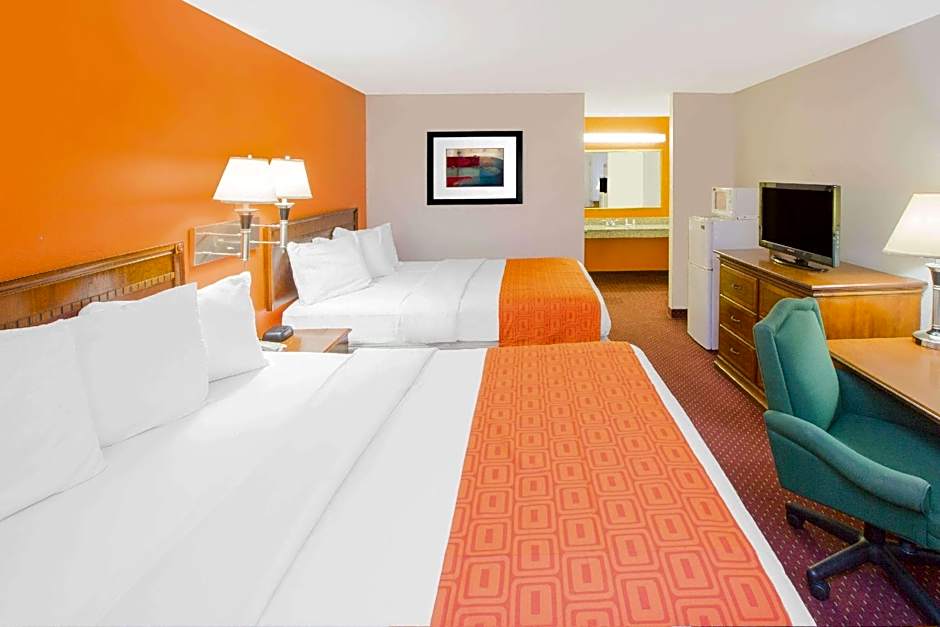 Photo 1 of 1 of Efficiency 2 Queen Beds Suite, Smoking