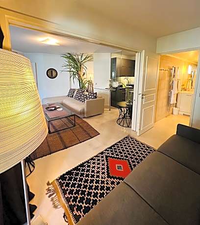 Superior One-Bedroom Apartment (2 Adults)