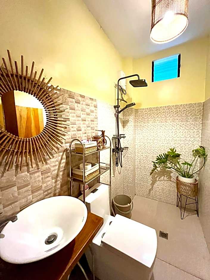 Cozy Bungalow Dua with AC and Generator in General Luna