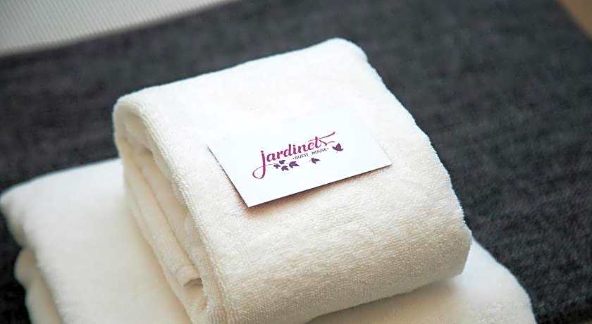 Jardinets Guest House