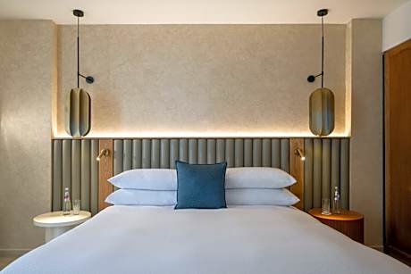 Deluxe Room with New City View