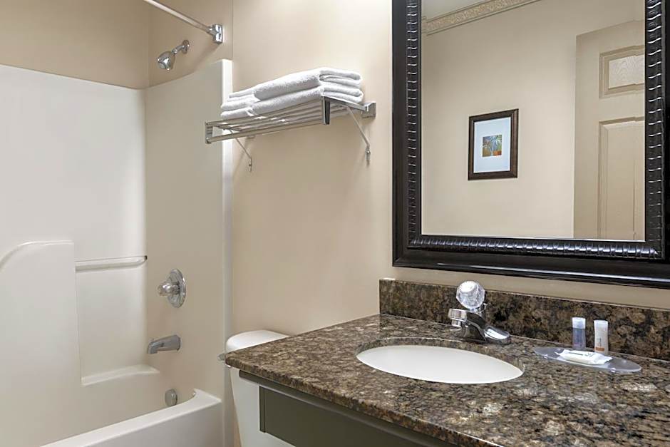 Days Inn & Suites by Wyndham Sault Ste. Marie ON