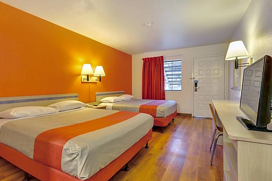 Super 8 by Wyndham Santa Rosa North