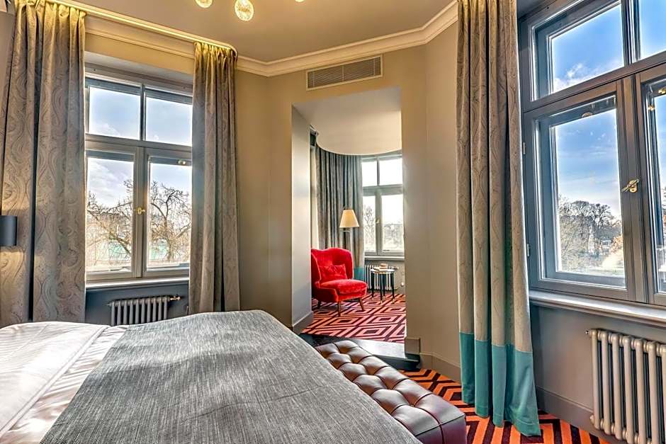 Grand Poet Hotel and SPA by Semarah