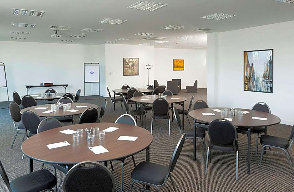 Hampton By Hilton Luton Airport