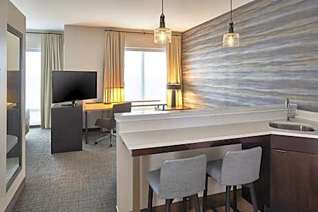 King Studio with Sofa Bed - Hearing Accessible
