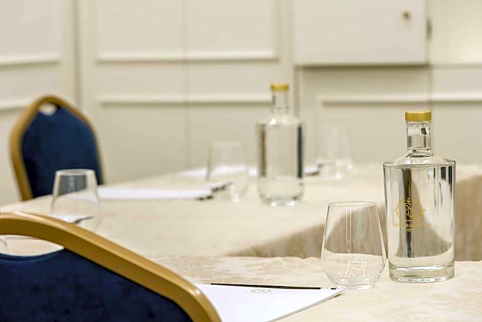 The Emerald House Lisbon, Curio Collection by Hilton