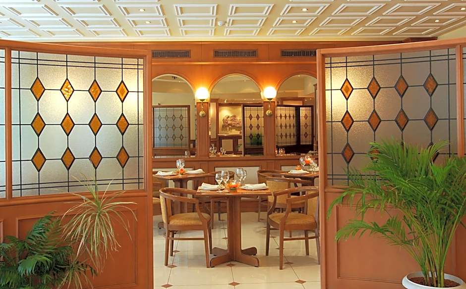 Athens Atrium Hotel & Jacuzzi Suites