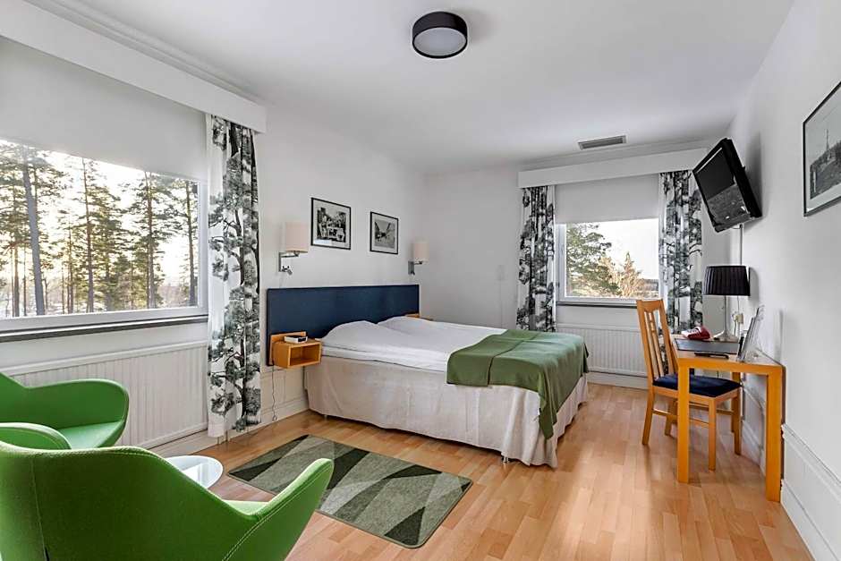 Photo 1 of 5 of Standard 1 King Bed