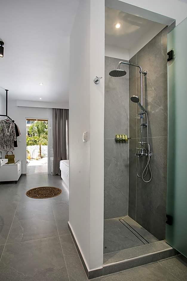 Calma Luxury Studios & Suites