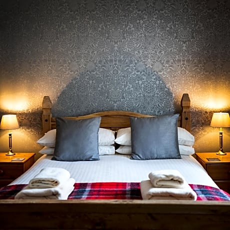 Family Room (2 Adults + 1 Child)