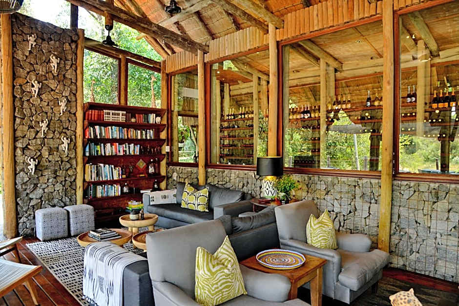 Rhino Post Safari Lodge