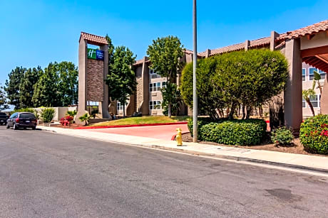 Holiday Inn Express Camarillo By IHG
