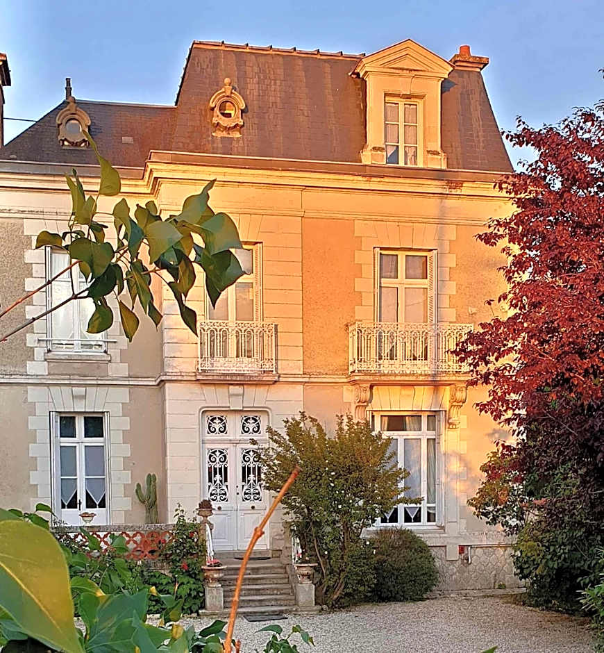 LA MAISON LEONARD