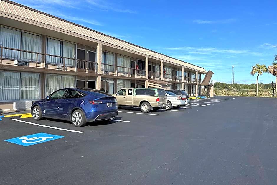 Photo 1 of 30 of Rodeway Inn Bushnell