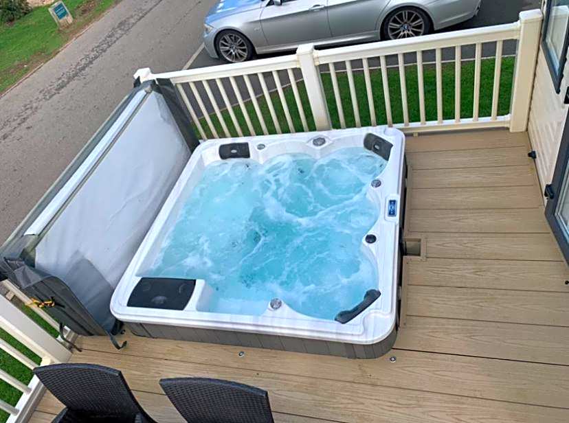 Hot tub breakaways with castle view