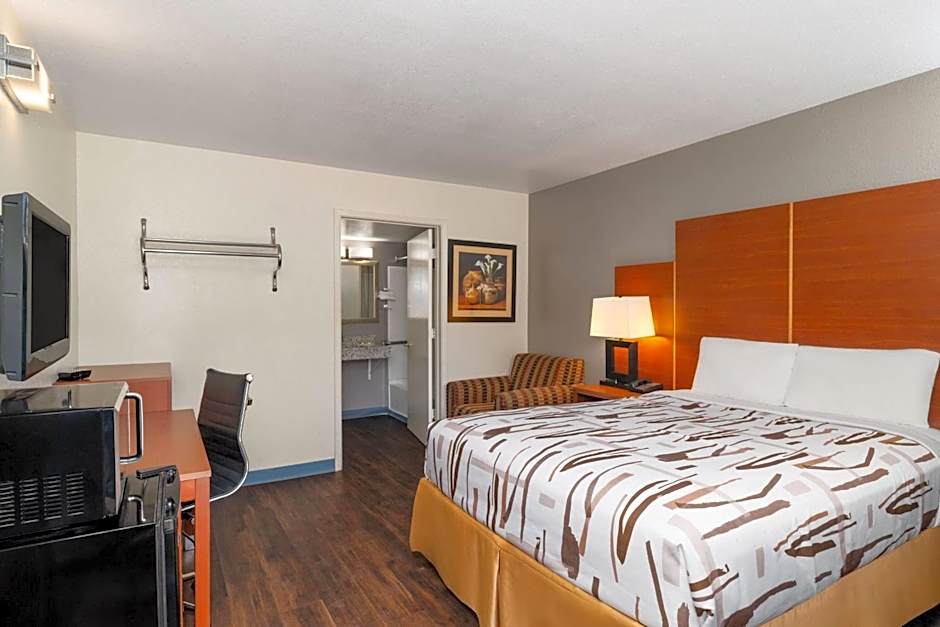 Travelodge by Wyndham Albuquerque West