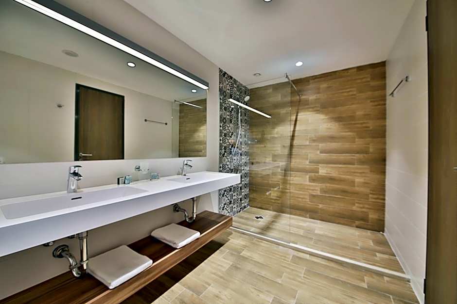 Astoria Hotel All Inclusive- Private Beach & Beach Club