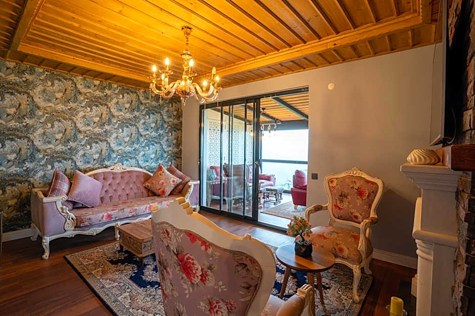 POISON GARDEN SUİTE