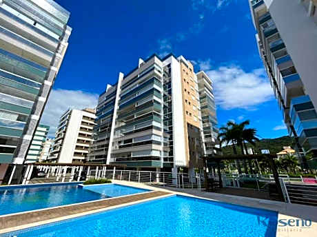 cód 55 - Apartamento no melhor condomínio da praia
