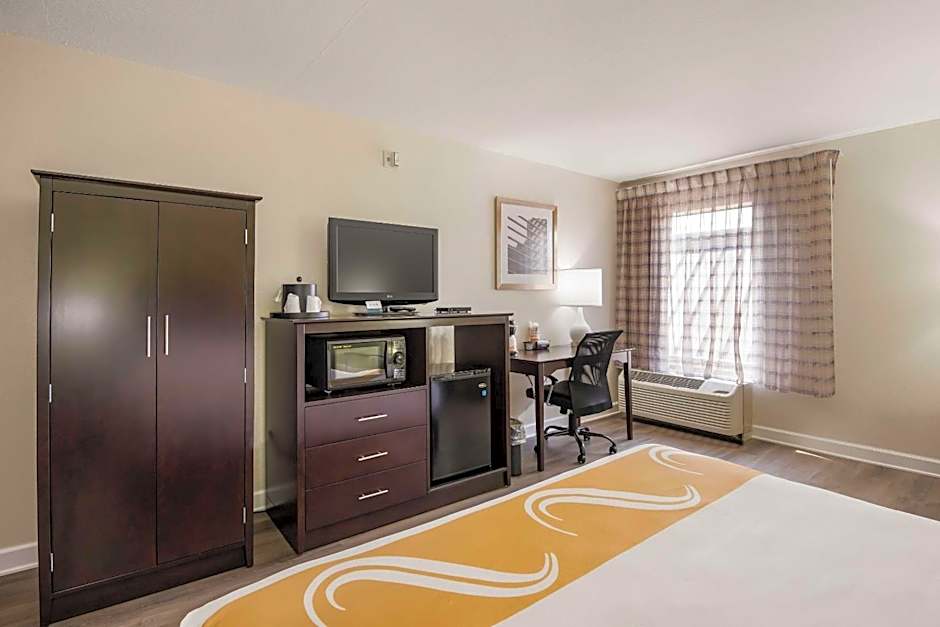 Quality Inn & Suites Quincy - Downtown