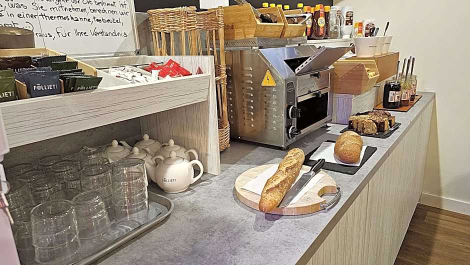 Brit Hotel Plaisance A9/A61