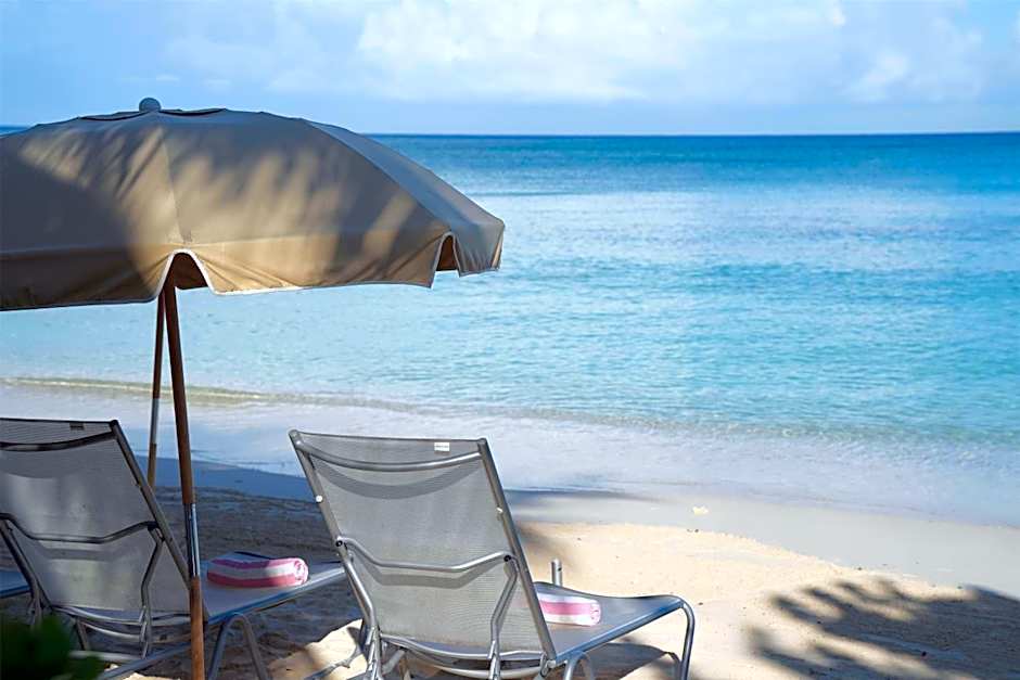 Hampton by Hilton Grand Cayman Seven Mile Beach